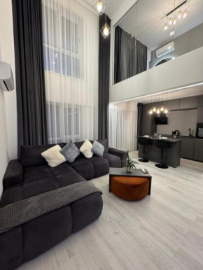 CITY SKYLINE EXECUTIVE Duplex with Balcony, Panoramic View and FREE PARKING